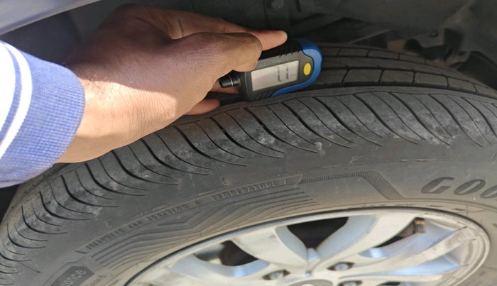 2015 Mahindra XUV500 W10, Diesel, Manual, 42,473 km, tyre