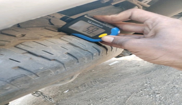 2013 Toyota Fortuner 3.0 4X4 MT, Diesel, Manual, 1,65,581 km, tyre