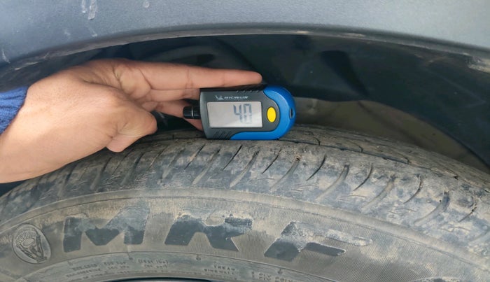 2022 Mahindra XUV300 W8 (O) 1.2 PETROL AMT, Petrol, Automatic, 23,172 km, tyre