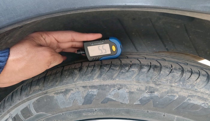 2022 Mahindra XUV300 W8 (O) 1.2 PETROL AMT, Petrol, Automatic, 23,172 km, tyre