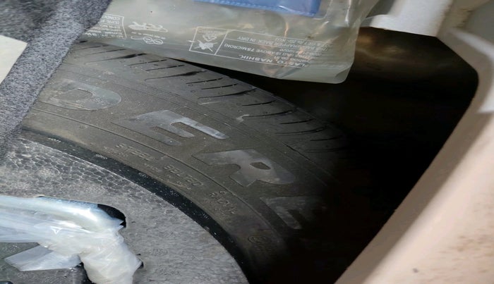 2022 Mahindra XUV300 W8 (O) 1.2 PETROL AMT, Petrol, Automatic, 23,172 km, tyre