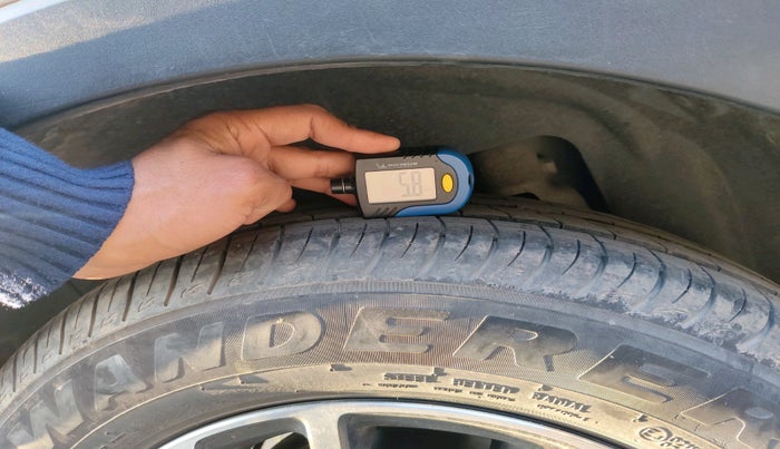 2022 Mahindra XUV300 W8 (O) 1.2 PETROL AMT, Petrol, Automatic, 23,172 km, tyre