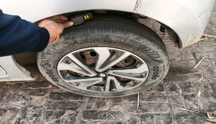 2014 Maruti Celerio VXI CNG, Petrol, Manual, 82,765 km, tyre