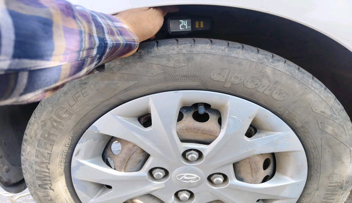 2014 Hyundai Grand i10 SPORTZ 1.2 KAPPA VTVT, Petrol, Manual, 1,36,224 km, tyre