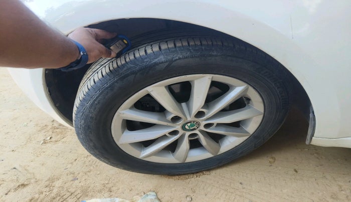 2013 Skoda Octavia ELEGANCE 2.0 TDI AT, Diesel, Automatic, 1,09,469 km, tyre