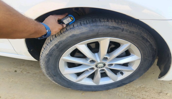 2013 Skoda Octavia ELEGANCE 2.0 TDI AT, Diesel, Automatic, 1,09,469 km, tyre