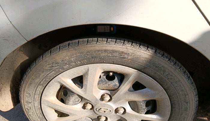 2017 Hyundai Grand i10 SPORTZ 1.2 KAPPA VTVT, Petrol, Manual, 87,954 km, tyre