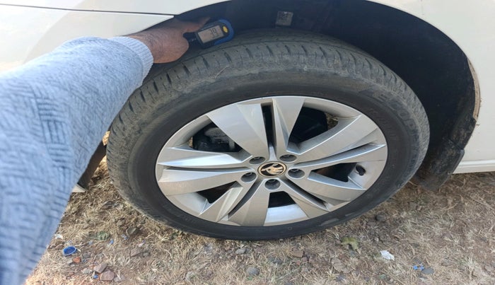 2022 Skoda SLAVIA STYLE 1.0L TSI MT, Petrol, Manual, 18,147 km, tyre