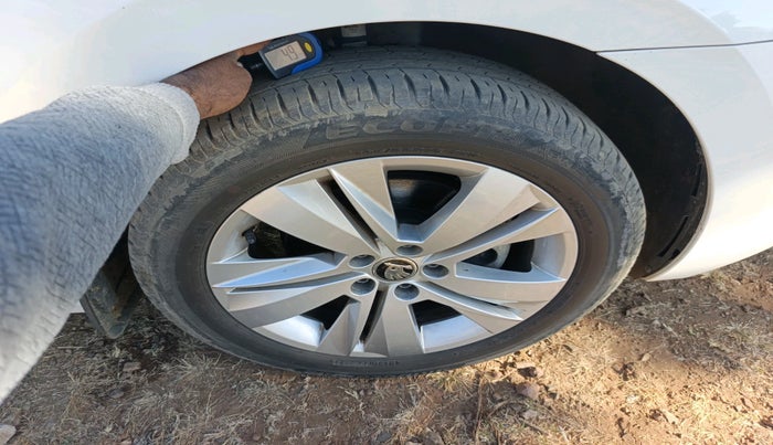 2022 Skoda SLAVIA STYLE 1.0L TSI MT, Petrol, Manual, 18,147 km, tyre