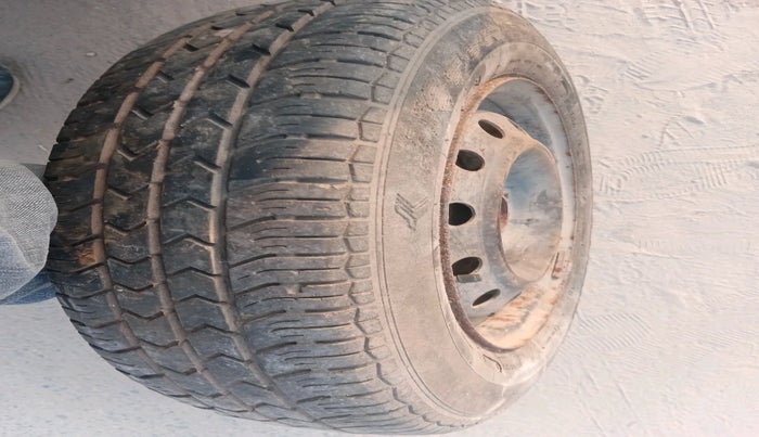 2015 Maruti Swift Dzire VXI, Petrol, Manual, 37,119 km, tyre