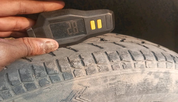 2015 Maruti Swift Dzire VXI, Petrol, Manual, 37,119 km, tyre