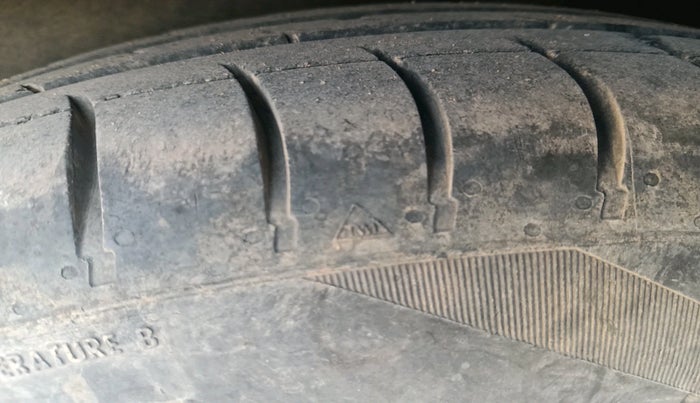 2010 Maruti Swift Dzire VXI, Petrol, Manual, 1,65,811 km, tyre