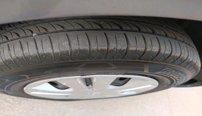 2014 Maruti Swift Dzire VDI, Diesel, Manual, 1,93,522 km, tyre