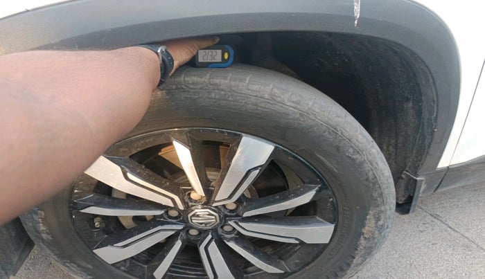 2020 MG HECTOR SHARP 2.0 DIESEL, Diesel, Manual, 1,98,712 km, tyre