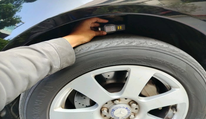 2010 Mercedes Benz S Class 350 L, Petrol, Automatic, 1,09,193 km, tyre