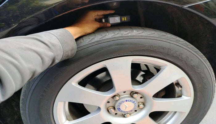 2010 Mercedes Benz S Class 350 L, Petrol, Automatic, 1,09,193 km, tyre