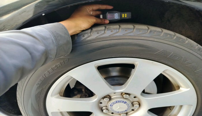 2010 Mercedes Benz S Class 350 L, Petrol, Automatic, 1,09,193 km, tyre