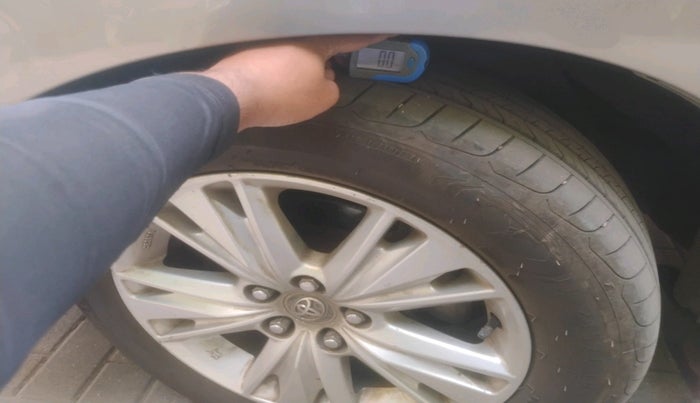 2016 Toyota Innova Crysta 2.8 ZX AT 7 STR, Diesel, Automatic, 99,430 km, tyre