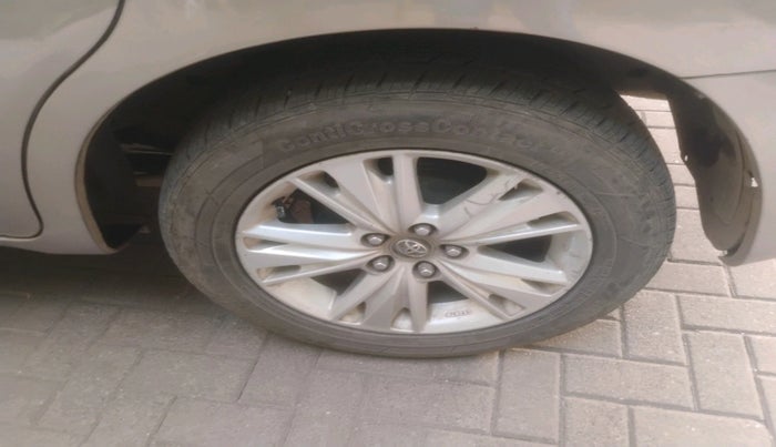 2016 Toyota Innova Crysta 2.8 ZX AT 7 STR, Diesel, Automatic, 99,430 km, tyre