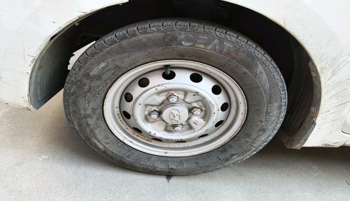 2013 Hyundai Eon ERA +, Petrol, Manual, 98,824 km, tyre