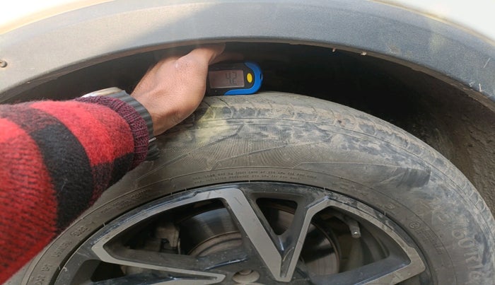 2024 MG ASTOR Sprint 1.5 MT (Ivory), Petrol, Manual, 40,982 km, tyre