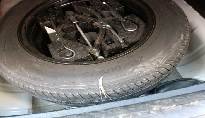 2024 MG ASTOR Sprint 1.5 MT (Ivory), Petrol, Manual, 40,982 km, tyre