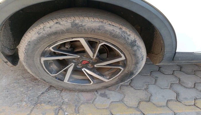 2024 MG ASTOR Sprint 1.5 MT (Ivory), Petrol, Manual, 40,982 km, tyre