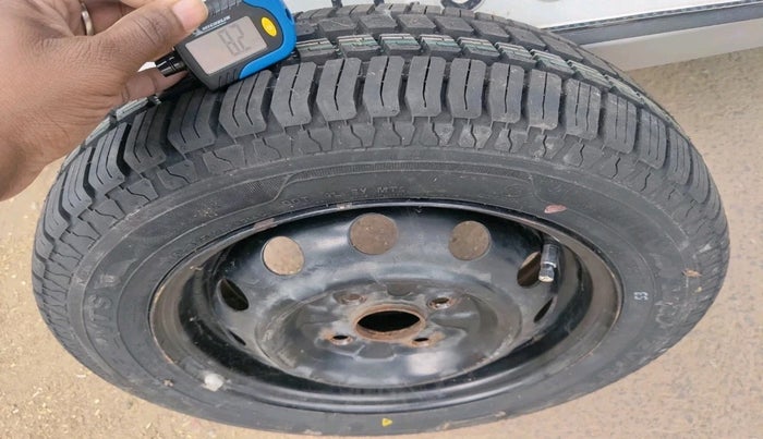 2014 Hyundai Eon MAGNA +, Petrol, Manual, 25,673 km, tyre