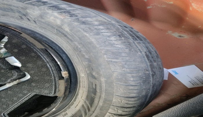 2019 Maruti Vitara Brezza ZDI PLUS AT DUAL TONE, Diesel, Automatic, 85,595 km, tyre