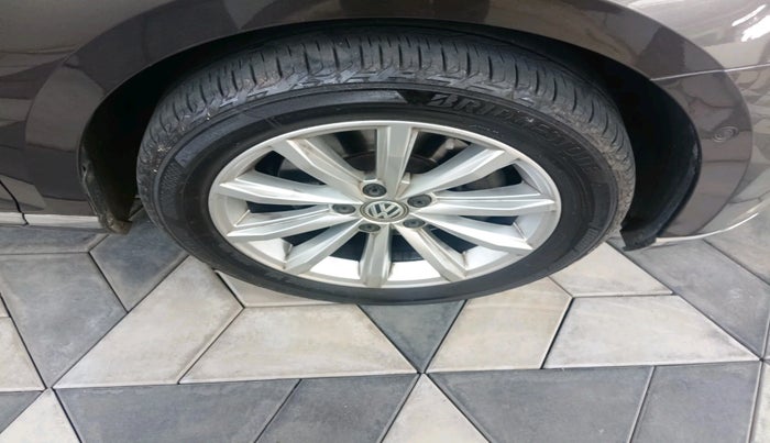 2018 Volkswagen Passat HIGHLINE DSG, Diesel, Automatic, 1,03,000 km, tyre