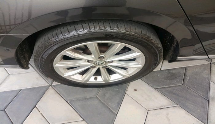 2018 Volkswagen Passat HIGHLINE DSG, Diesel, Automatic, 1,03,000 km, tyre