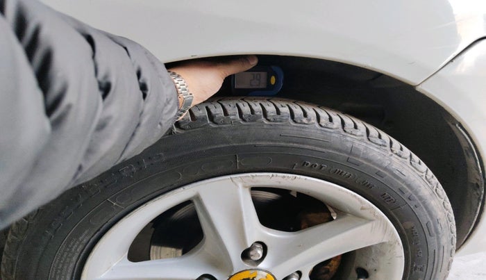 2013 Hyundai Santro Xing GLS, Petrol, Manual, 1,63,673 km, tyre