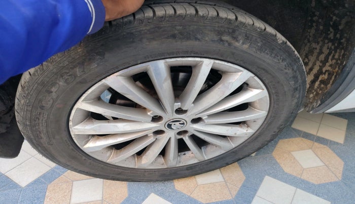 2018 Skoda Kodiaq L&K 2.0 TDI 4X4 AT, Diesel, Automatic, 1,03,650 km, tyre