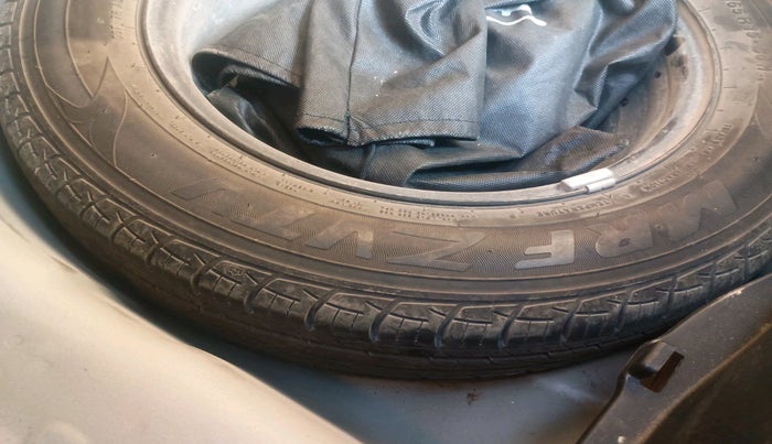 2017 Hyundai Elite i20 ASTA 1.2 (O), Petrol, Manual, 75,072 km, tyre