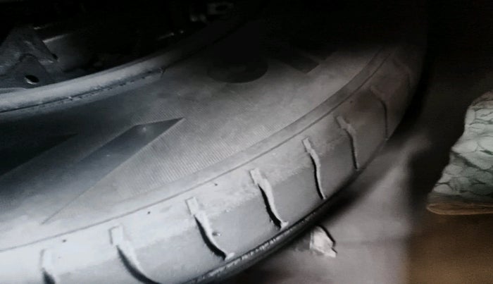 2010 Hyundai i20 ASTA 1.2, Petrol, Manual, 2,08,321 km, tyre