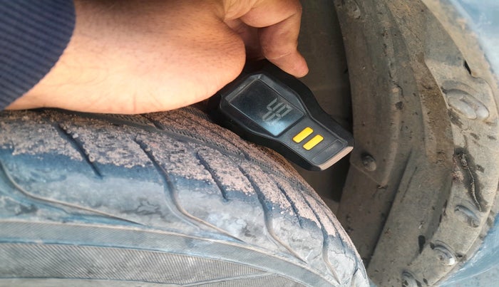 2012 Maruti Swift VXI, Petrol, Manual, 81,408 km, tyre