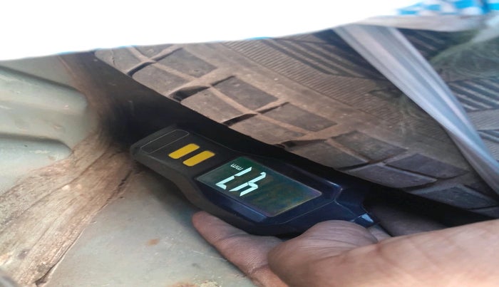 2012 Maruti Swift VXI, Petrol, Manual, 81,408 km, tyre