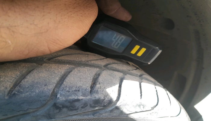 2012 Maruti Swift VXI, Petrol, Manual, 81,408 km, tyre