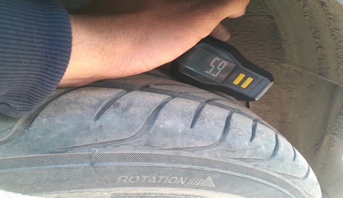 2012 Maruti Swift VXI, Petrol, Manual, 81,408 km, tyre