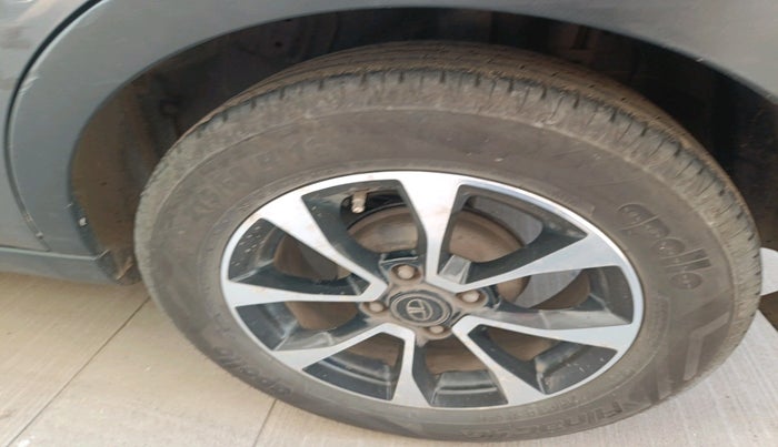 2021 Tata NEXON XZA PLUS PETROL, Petrol, Automatic, 72,989 km, tyre