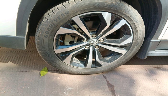 2023 MG HECTOR SHARP PRO 1.5 PETROL TURBO CVT PETROL, Petrol, Automatic, 6,804 km, tyre