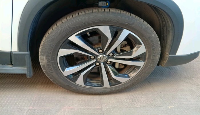 2023 MG HECTOR SHARP PRO 1.5 PETROL TURBO CVT PETROL, Petrol, Automatic, 6,804 km, tyre