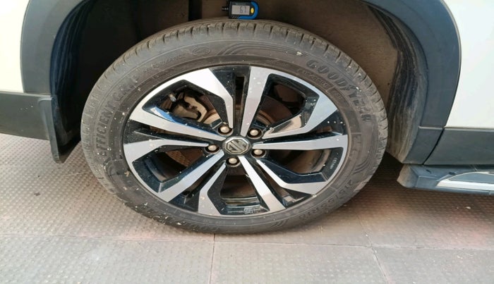 2023 MG HECTOR SHARP PRO 1.5 PETROL TURBO CVT PETROL, Petrol, Automatic, 6,804 km, tyre