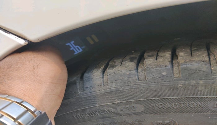 2012 Hyundai Verna FLUIDIC 1.6 CRDI SX, Diesel, Manual, 1,05,987 km, tyre