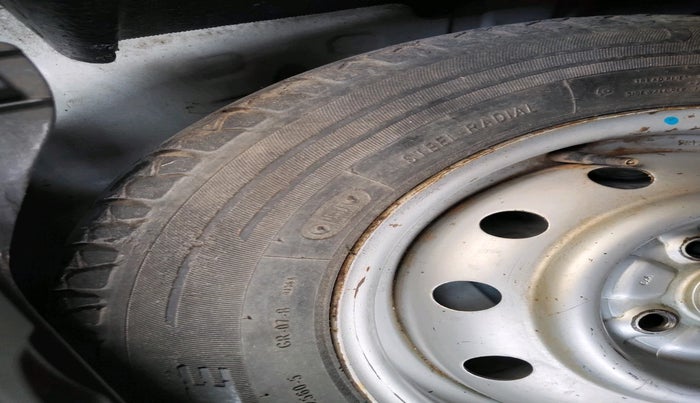 2011 Maruti Wagon R 1.0 LXI, Petrol, Manual, 44,742 km, tyre