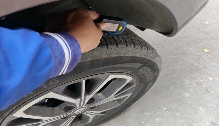 2021 Renault Duster RXZ 1.5 PETROL MT, Petrol, Manual, 38,612 km, tyre