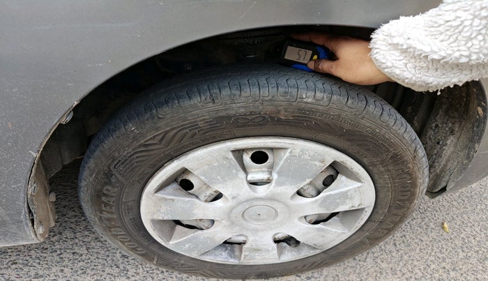 2014 Maruti Wagon R 1.0 LXI CNG, Petrol, Manual, 1,49,932 km, tyre