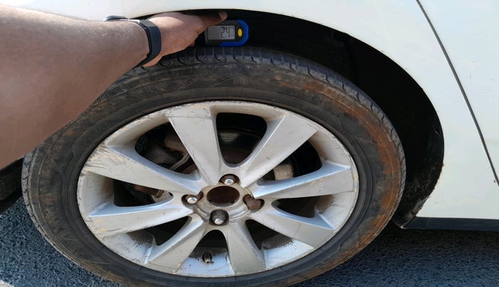 2011 Hyundai Verna FLUIDIC 1.6 CRDI SX AT, Diesel, Automatic, 1,04,191 km, tyre