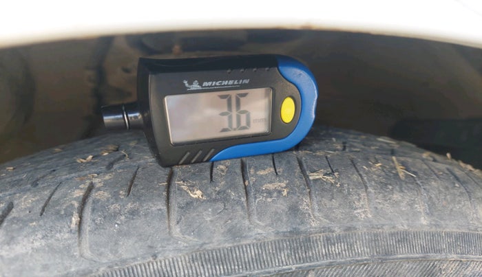 2014 Hyundai i10 MAGNA 1.1, Petrol, Manual, 1,16,039 km, tyre