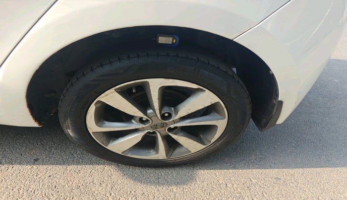 2017 Hyundai Elite i20 ASTA 1.2 DUAL TONE, Petrol, Manual, 1,13,334 km, tyre